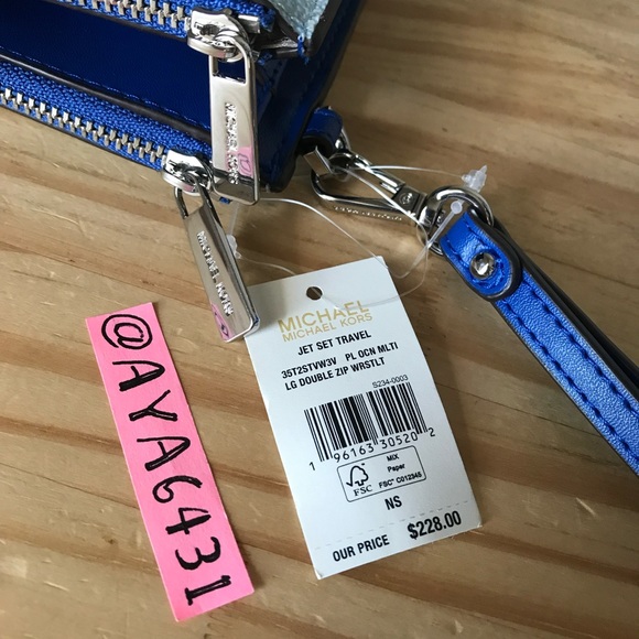 Michael Kors wallet🎈🎈 - Picture 7 of 7